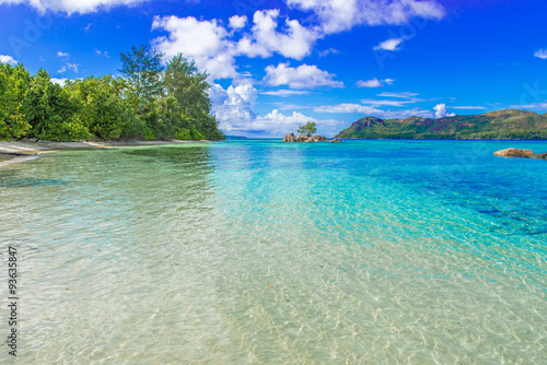 Beautiful beach, Island Praslin - Seychelles © Simon Dannhauer