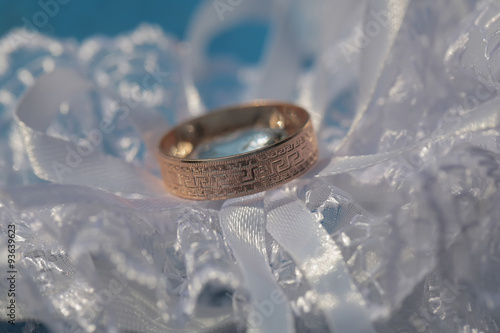One golden wedding ring