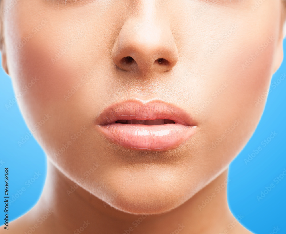 Obraz premium zbliżenie usta słodkie młoda kobieta