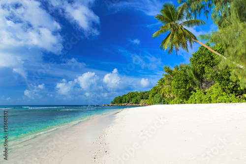 Fototapeta Naklejka Na Ścianę i Meble -  Anse Severe - beautiful beach on island La Digue, Seychelles