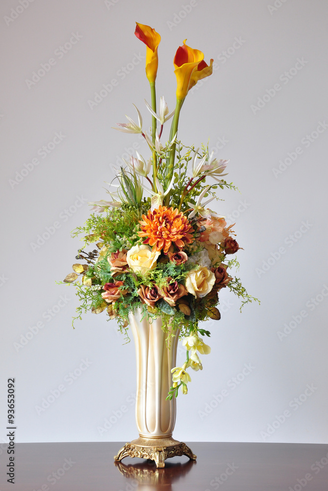 Obraz premium Vases artificial flowers.