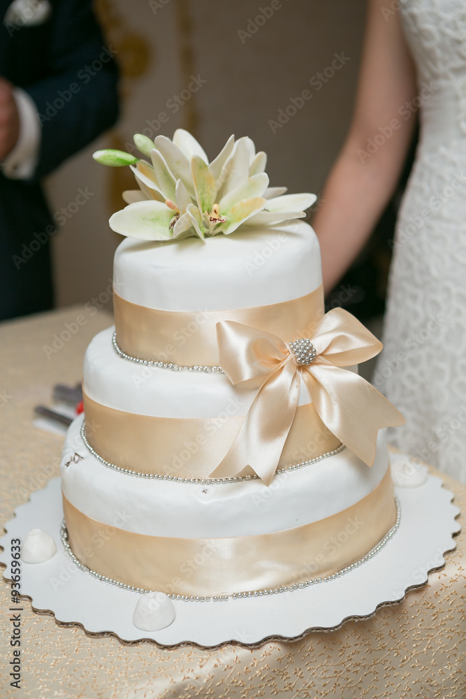 white multi level wedding cake white multi level wedding cake