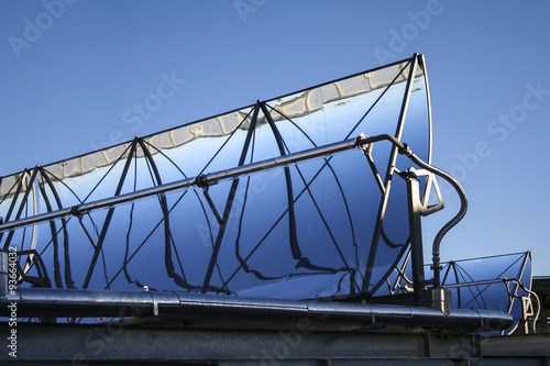 Fotografija Parabolic Solar Reflector Field for heating water on a car park roof