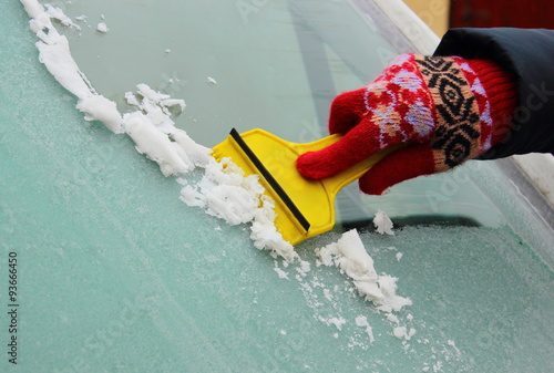 Valokuva Hand of woman scraping ice from car windscreen