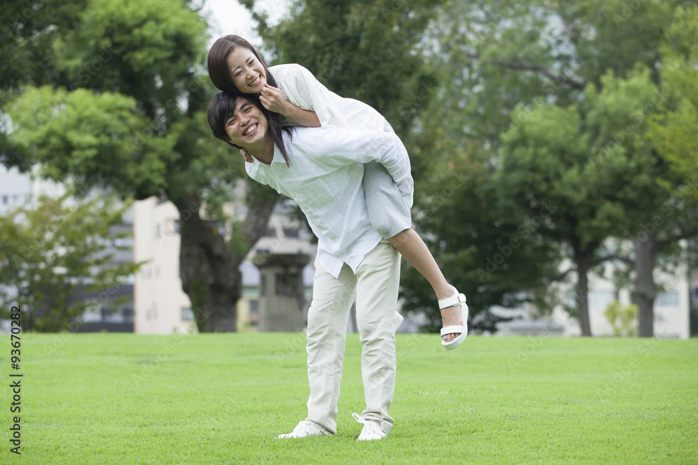Obraz premium 若い男女のカップル