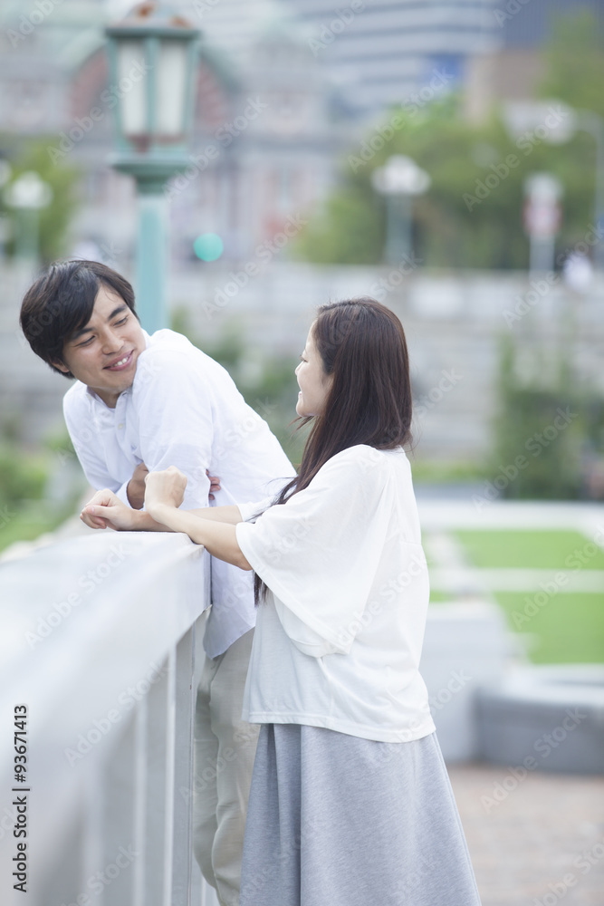 若い男女のカップル 若い男女のカップル