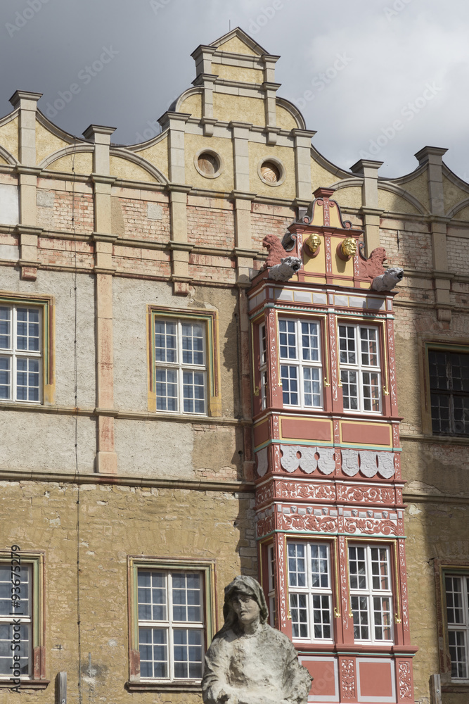 Fototapeta premium Vorbau und Statue