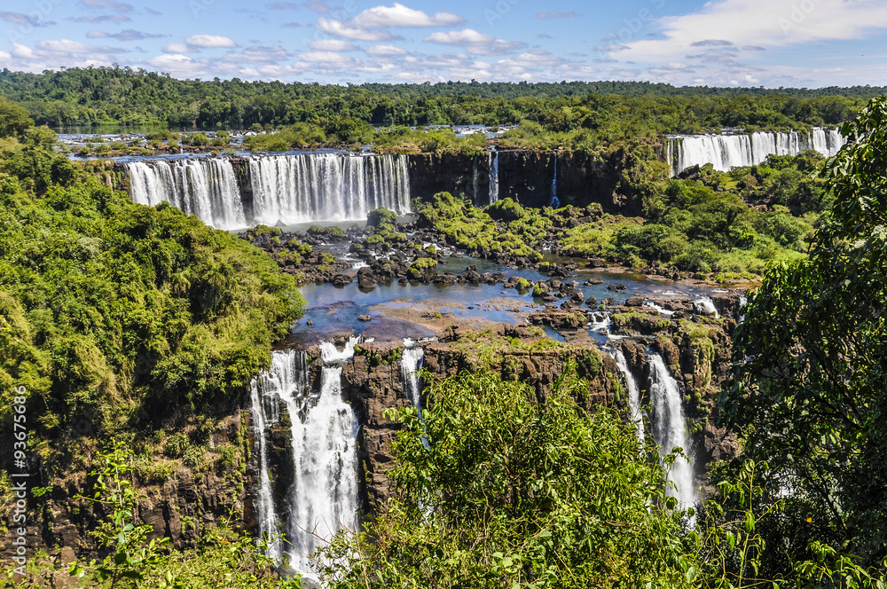 Fototapeta premium View of the falls at Iguazu Falls, Brazil