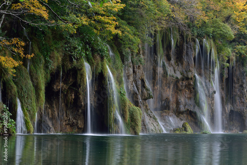 Wasserf  lle  Gew  sser und Wege im Nationalpark Plitvicer Seen in Kroatien