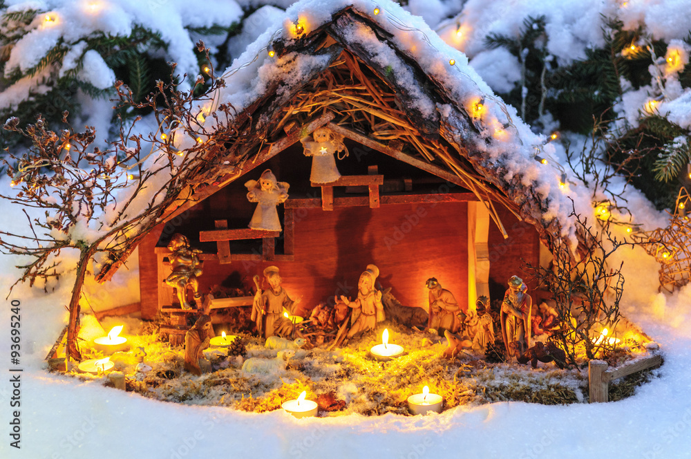 Weihnachtskrippe im Schnee Stock-Foto | Adobe Stock