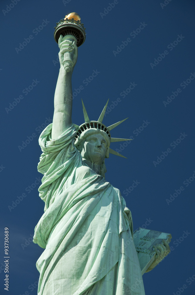 Fototapeta premium Statue of Liberty in New York City over blue sky, USA, Freiheitsstatue vor blauem Himmel in New York City