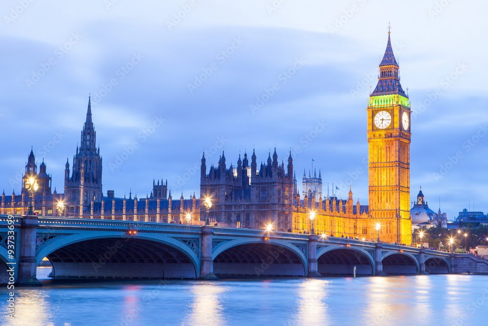 Naklejka premium The Palace of Westminster Big Ben at night, London, England, UK.