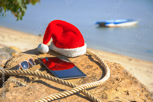 Obraz na płótnie A tablet with a christmas hat on the stone w salonie