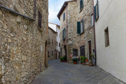Fototapeta Naklejka Na Ścianę i Meble -  A street in Radda in Chianti, Italy