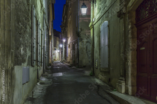 Fototapeta Naklejka Na Ścianę i Meble -  Arles Back Street