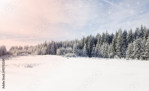 Fantastic Mountain winter wonderland © 2207918
