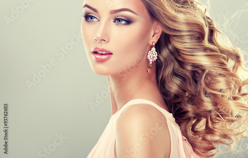 Smiling Beautiful girl ligh...