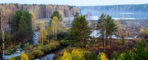осенняя панорама утреннего леса с рекой и туманом, Россия, Урал #93769027