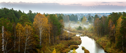 осенняя панорама утреннего леса с рекой и туманом, Россия, Урал #93769052