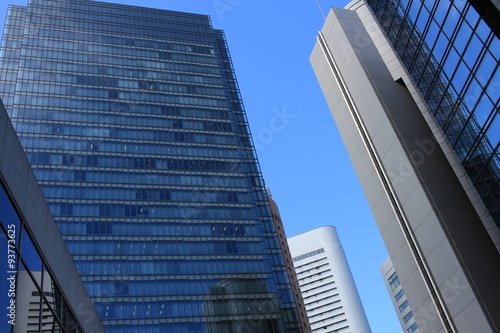 大阪 梅田 ビジネス街と大阪駅とデパート