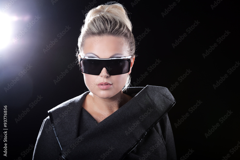 Model Frau mit Laserschutz Brille Porträt Model Frau mit Laserschutz Brille Porträt