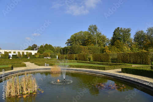 Le jardin à l'anglaise et ses décorations au château de Seneffe en Hainaut