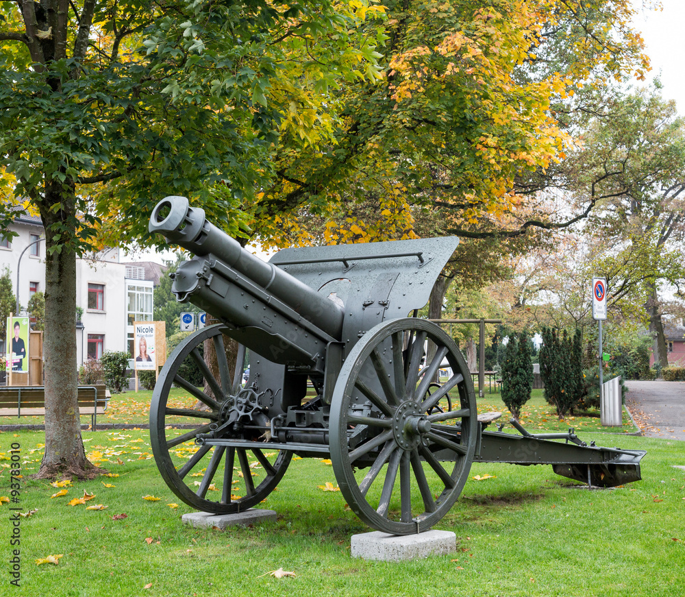 Alte Kanone als Denkmal