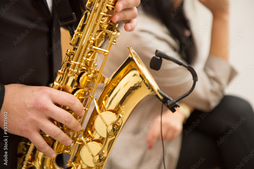 Obraz premium playing the saxophone