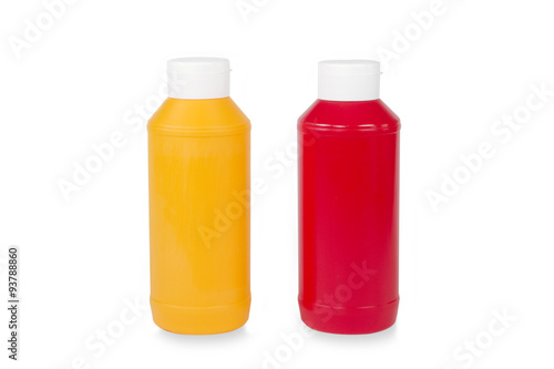 Flaschen mit Senf und Ketchup