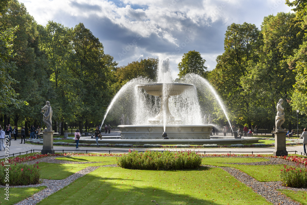 Obraz premium Fountain in the Saski City Garden, Warsaw, Poland