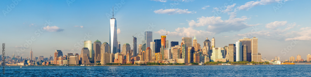 Fototapeta premium Panoramiczny widok wysokiej rozdzielczości panoramę centrum Nowego Jorku widziana z oceanu