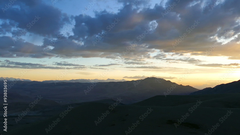 Chuya River Valley landscape in the Altai Mountains at sunset, pan view
Chuya River Valley landscape in the Altai Mountains at sunset, pan view