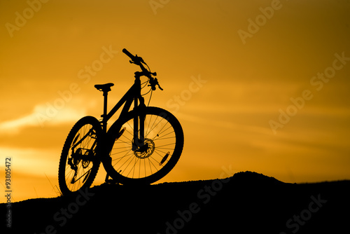 bisiklet ve gündoğumu