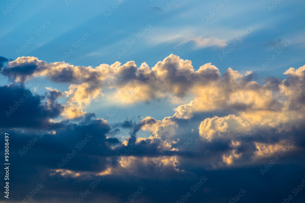 Obraz premium The sky with orange clouds, sunset