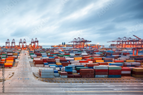 Canvas Print Industrial port at dawn at the Port of shanghai