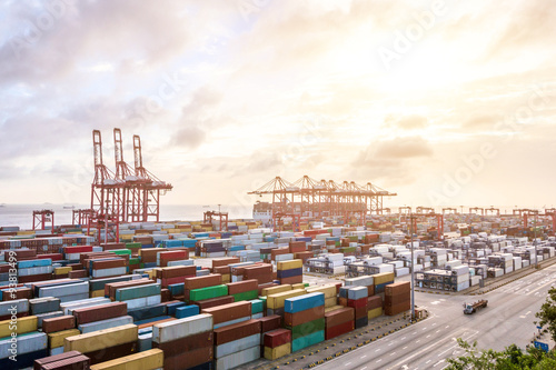 Canvas Print Industrial port at dawn at the Port of shanghai