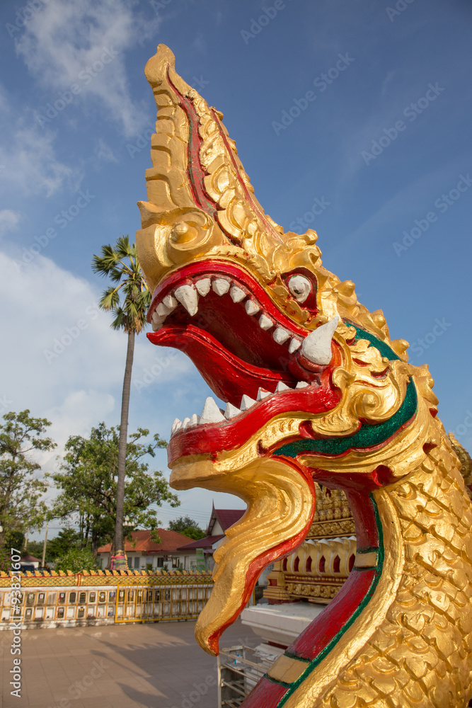 Fototapeta premium King of nagas or Thai gloden dragon