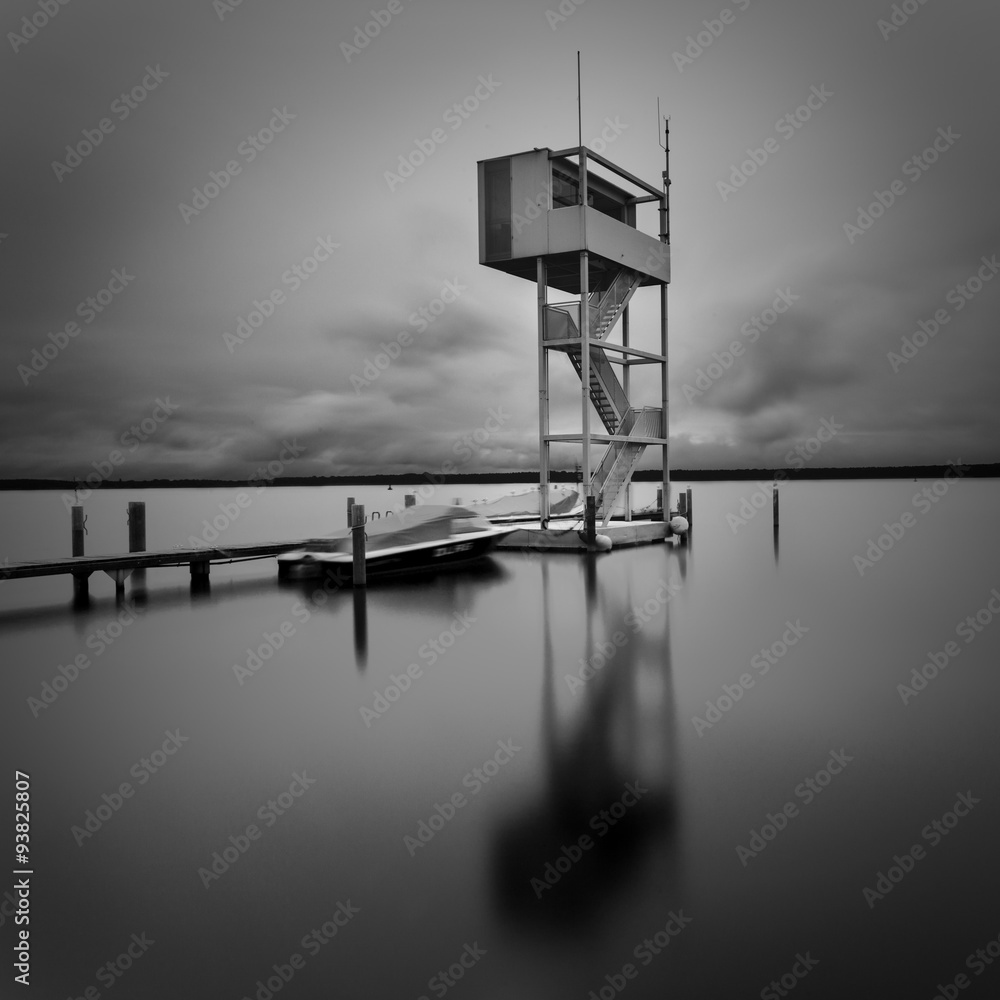 Rettungstrum / Ein Rettungsturm am Strandbad am Müggelsee in Berlin, Deutschland Rettungstrum / Ein Rettungsturm am Strandbad am Müggelsee in Berlin, Deutschland