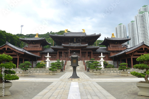 Chi Lin Nunnery is a large Buddhist temple complex in Haong Kong