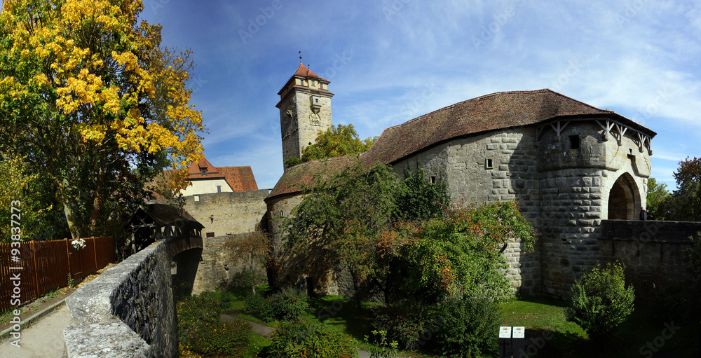 Spitaltor und Spitalbastei, Teil der historischen Stadtmauer