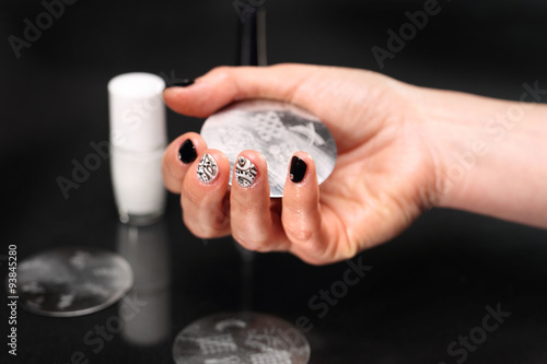 Stemplowanie paznokci, wzorzyste manicure