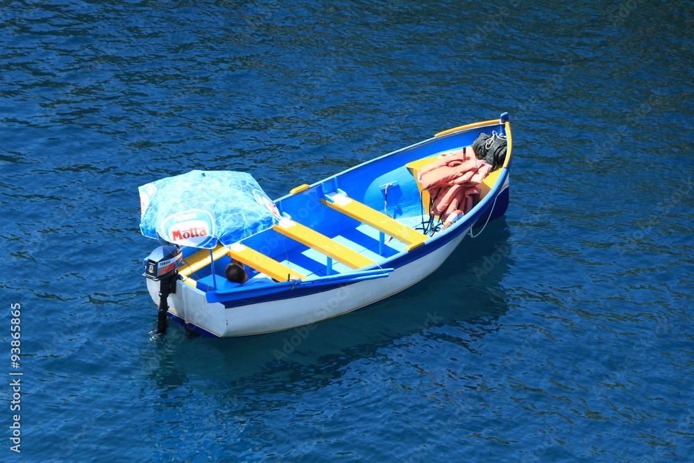łódka na wodzie