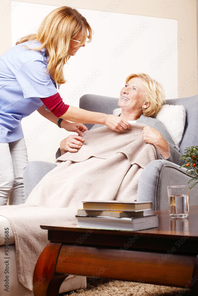 Obraz premium Home caregiver with old patient