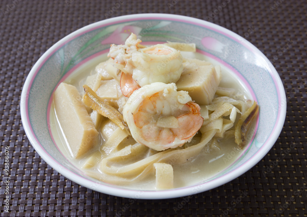Curry shrimp with bamboo shoots