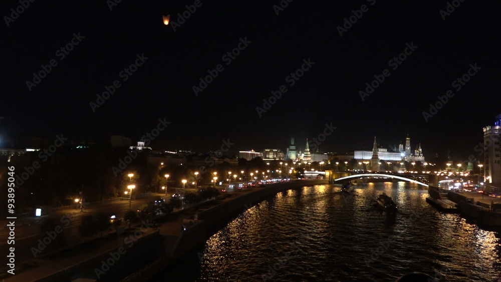 Night view of the Moskva River, Bridge and the Kremlin Night view of the Moskva River, Bridge and the Kremlin