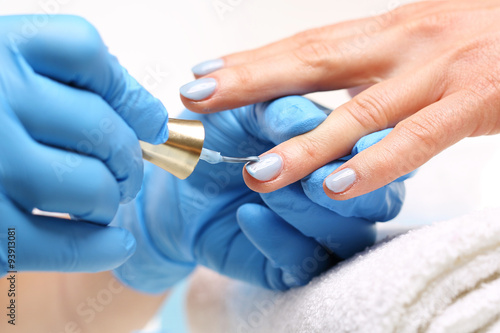 Gabinet kosmetyczny  kolorowy manicure