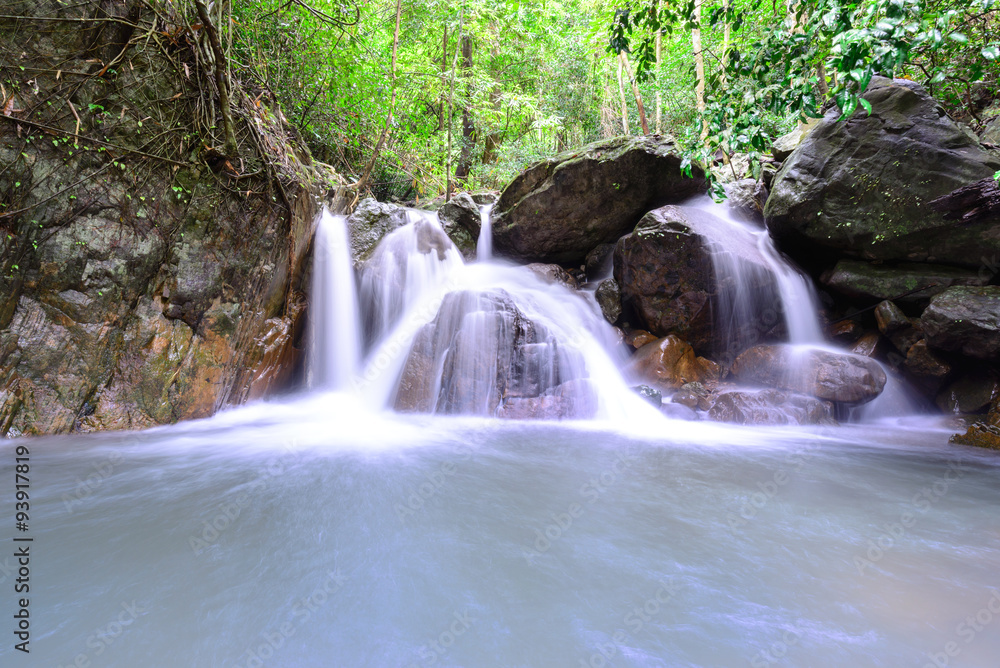 Naklejka premium Krok E Dok waterfall in national park, Saraburi Thailand.