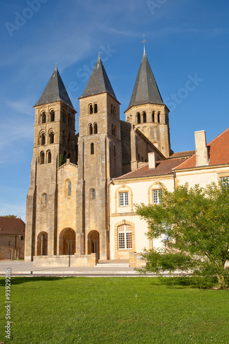 Devant la cathédrale de Paray-le-Monial