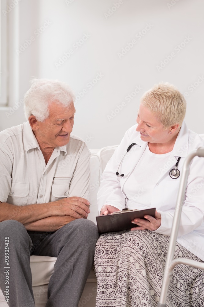 Showing patient his exams