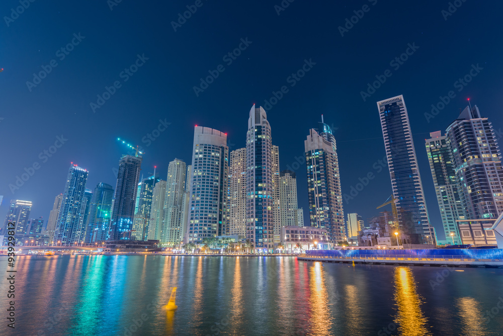 Obraz premium Dubai - JANUARY 10, 2015: Marina district on January 10 in UAE